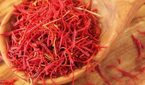 homemade saffron face mask for oily skin