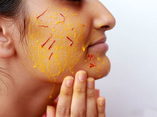 Saffron face mask for pimples