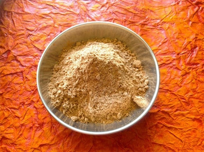 Sandalwood powder for skin whitening