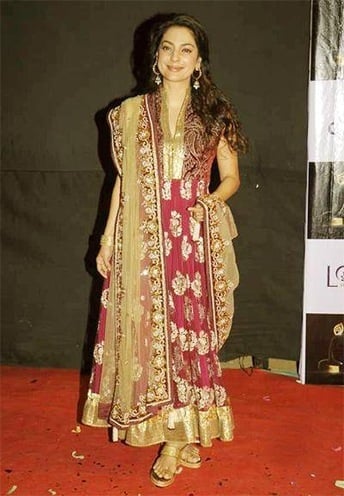 Juhi Chawla Vikram Phadnis outfit