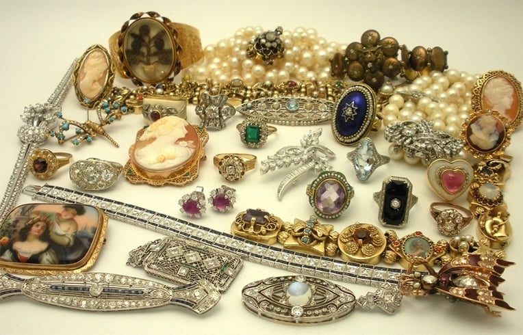 Antique jewellery for women