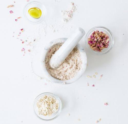Honey oats and rose face mask