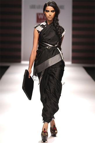 How To Style Black Saree
