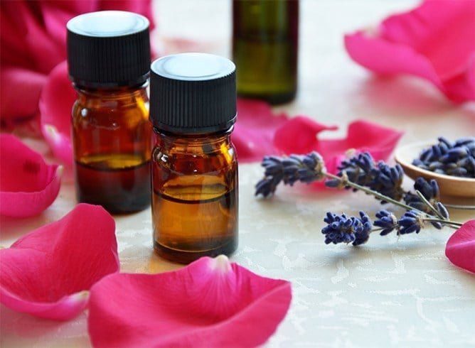 Lavender oil and rose face pack