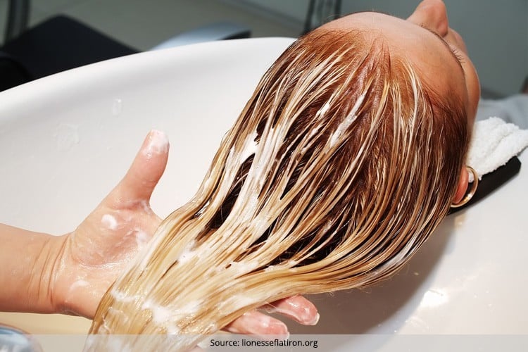 Best Shampoo For Oily Hair To Get Shiny And Bouncy Hair Best Shampoo For Oily Hair To Get Shiny And Bouncy Hair