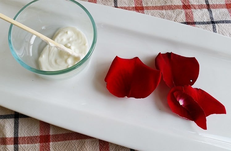 Yogurt and rose face pack