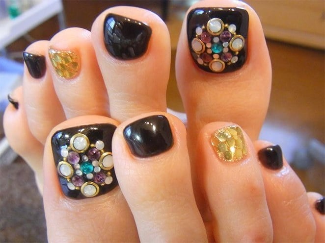 Simple Nail Art for Long Toenails