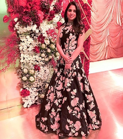 Isha Ambani in Manish Malhotra outfit