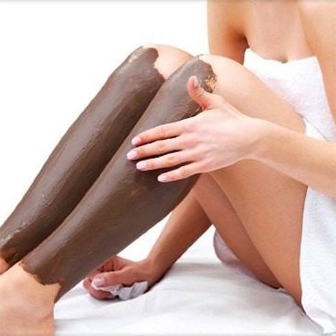 Waxing with chocolate