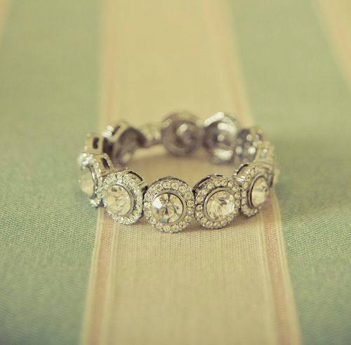 Band-shaped vintage engagement ring
