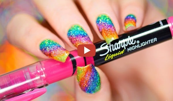 How To Use Highlighters To Make Colorful Nail Art featuredImage - How To Use Highlighters To Make Colorful Nail Art