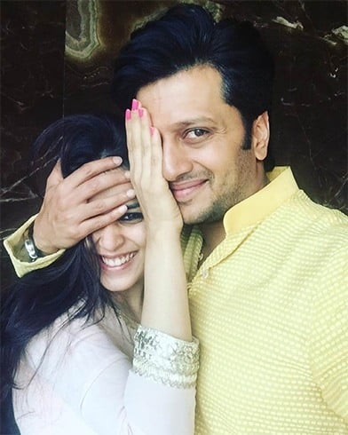 Riteish Deshmukh and Genelia selfie