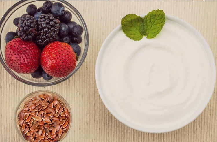 Yogurt with berries and flax seeds