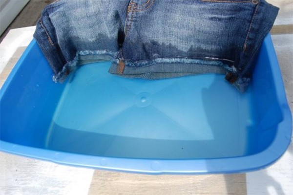Bleaching Jeans: DIY Fashion Project That You Ought To Try