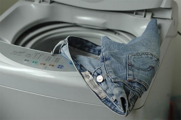 Bleaching Jeans: DIY Fashion Project That You Ought To Try