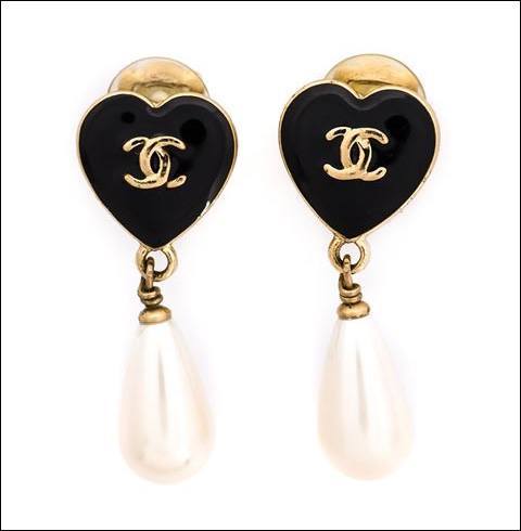 Heart shape chanel earrings