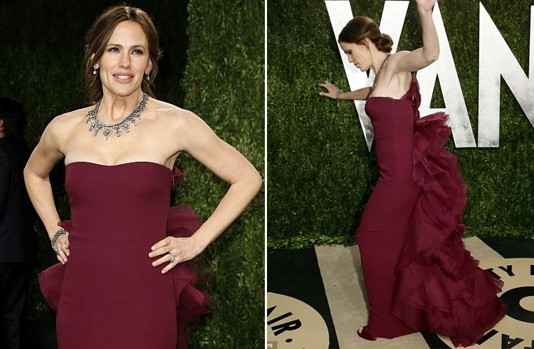 Jennifer Garner tripped