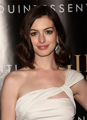 Anne Hathaways Shoulder Length Hair