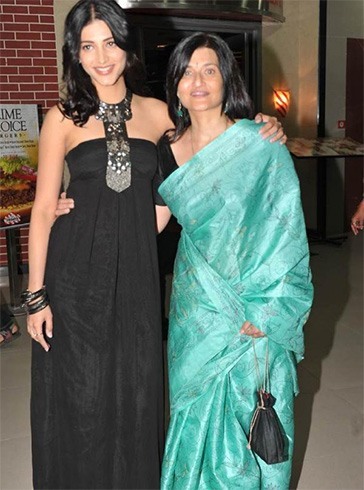 Sarika with Shruti Haasan