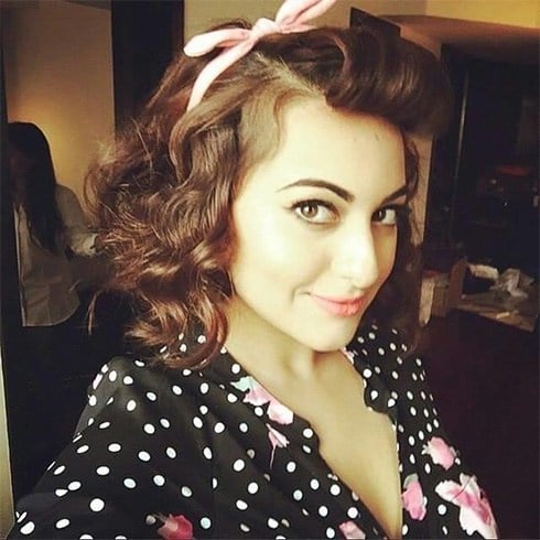 Sonakshi Sinha retro hairstyle
