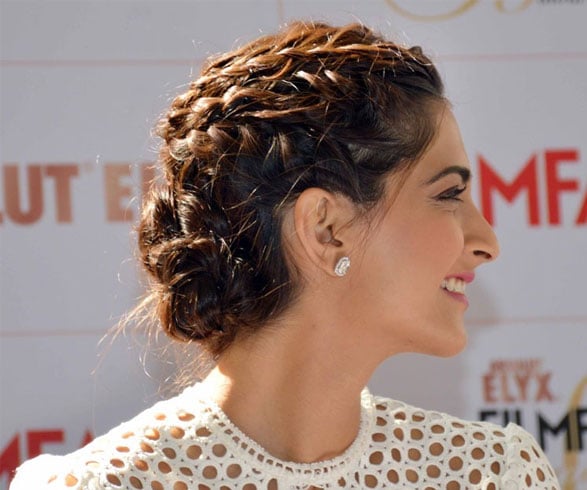 Sonam Kapoor Hair Accessories are the new Party Hairstyles – Stylingstars