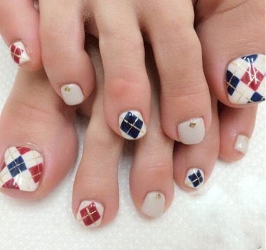 35 Easy Toe Nail Designs That Are Totally Worth Your Time