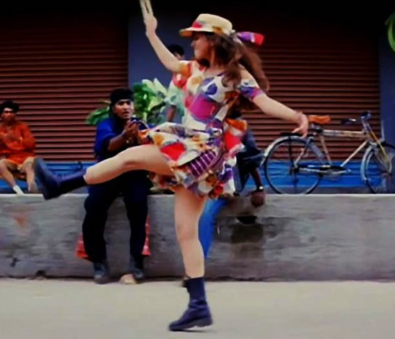 Urmila Matondkar daning in Rangeela