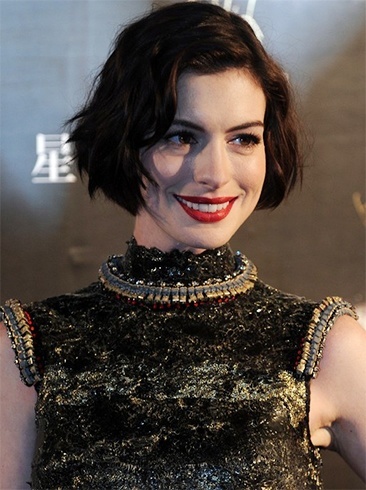 Anne Hathaway Short Wavy Curly Bob