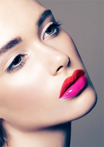 Bestimmte Lippenstift-Farben für Lippenformen zu verwenden 