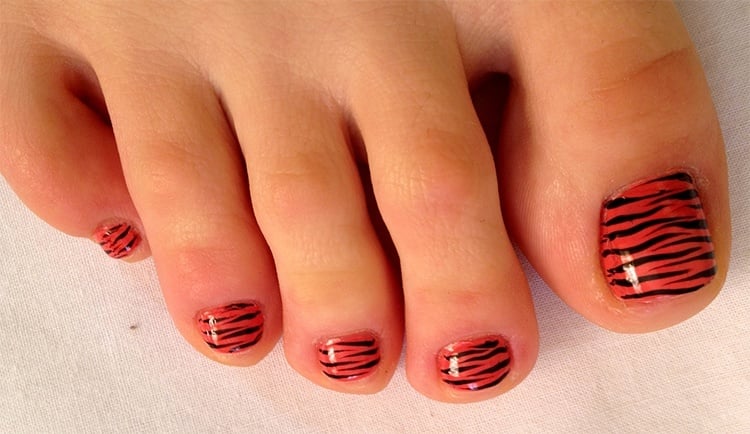 Zebra Print Toenail Design