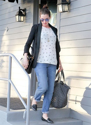 Anne Hathaway Maternity Fashion