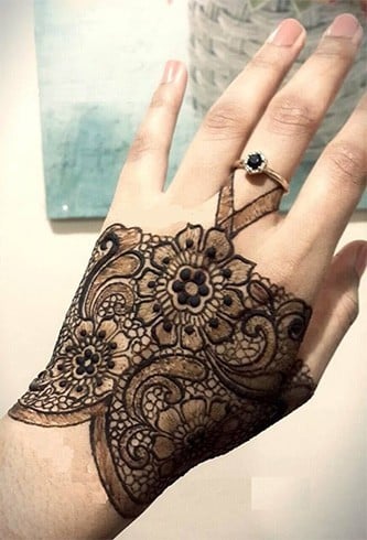 Lace Glove Mehndi