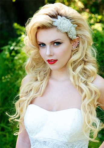 Vintage Bouffant Flowy Waves