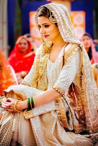 Anushka wedding attire