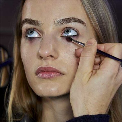 reverse smokey eye trend