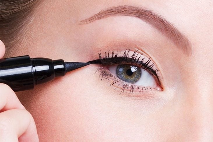 Wie man den Welpen-Eyeliner-Trend rockt  