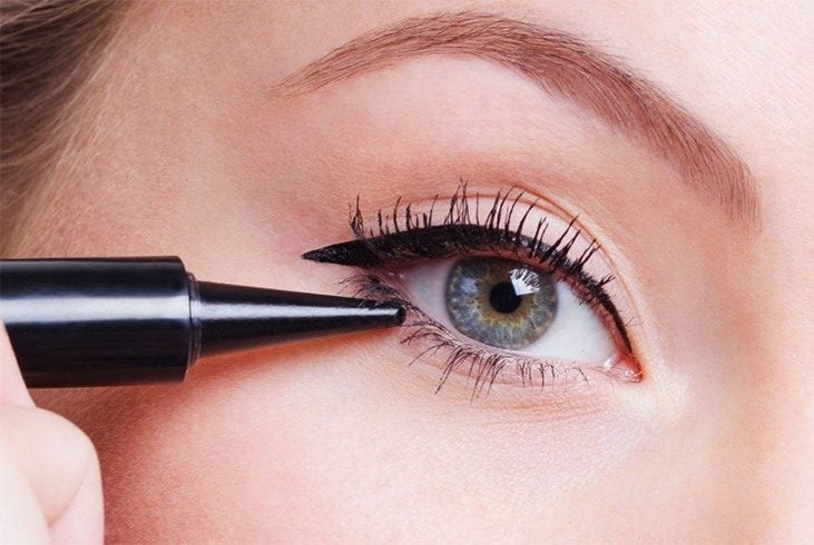 Wie man den Welpen-Eyeliner-Trend rockt  