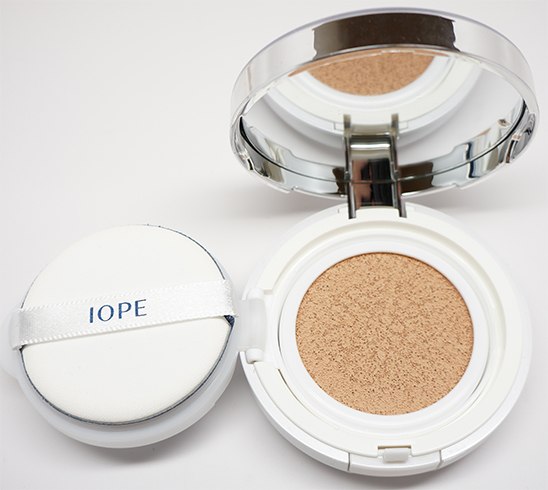 Was ist Cushion Compact Makeup: Alles, was Sie wissen müssen  