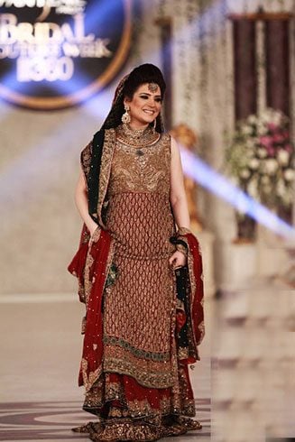 Eine Schleichen-Spitze in die Strecke Aisha Imran Bridal Dresses 2016  