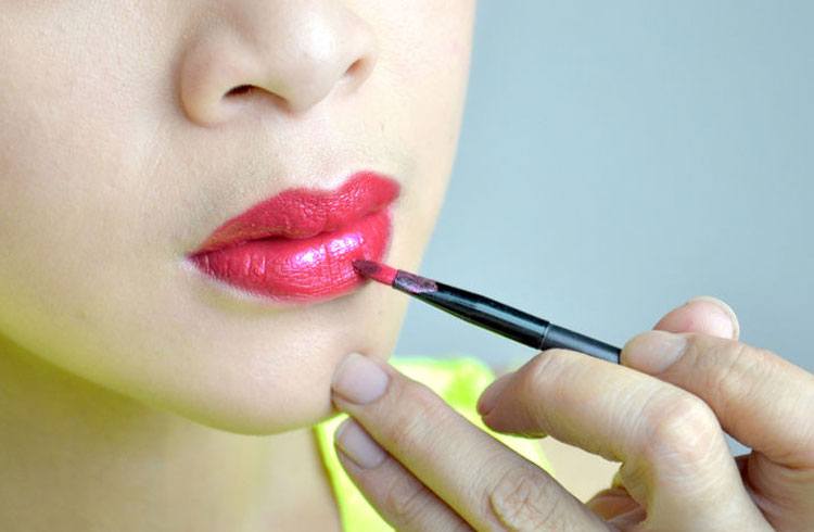 Use Lip Liner To Prevent Red Lipstick From Bleeding