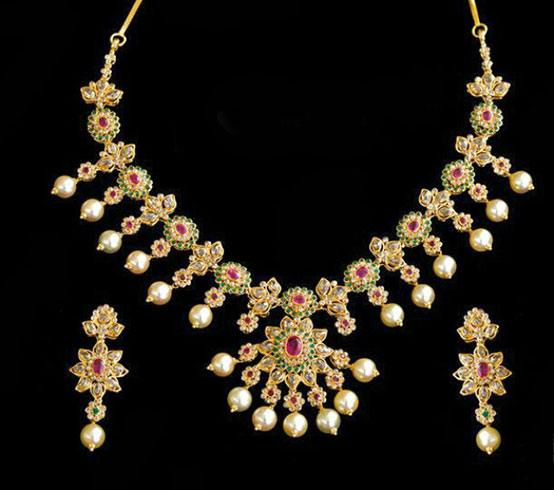 Floral Uncut Diamond Necklace