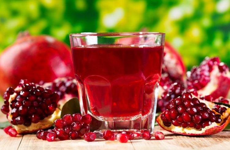 pomegranate juice For Clear Skin
