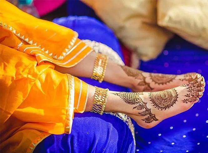 15+ Mehandi Designs für die Beine: Die perfekte Liste für eine Braut zu sein!  