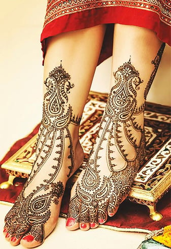 15+ Mehandi Designs für die Beine: Die perfekte Liste für eine Braut zu sein!  