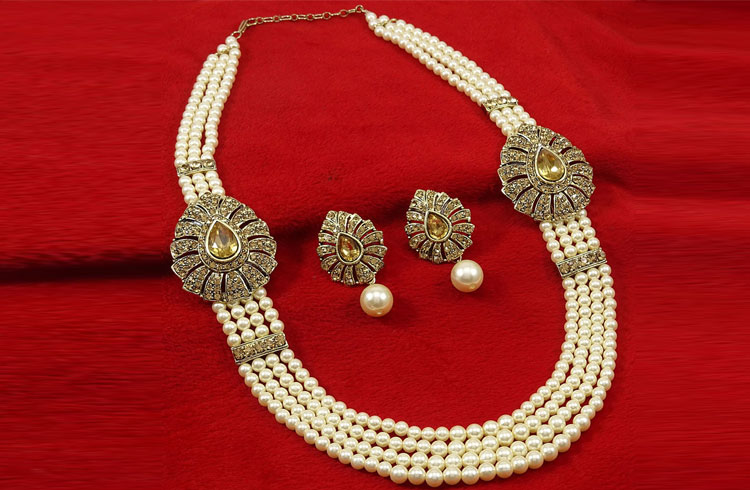 Extravagant Necklace Raani Haar