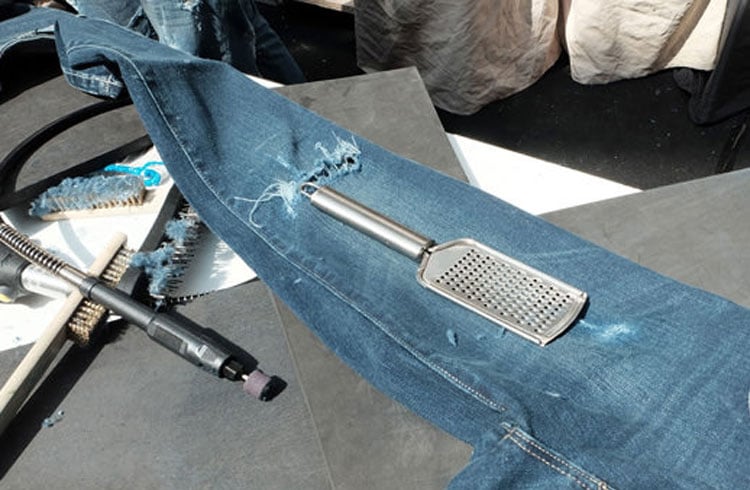 13 Absolute Genie Tipps auf DIY Jeans, die Sie absolut lieben werden  