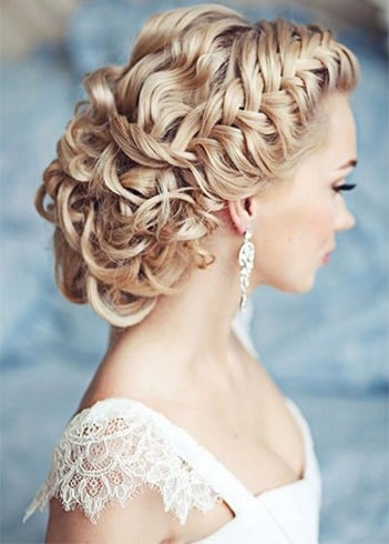 Super Pretty And Feminine Christmas Hairstyles That Are Totally In Vogue!
