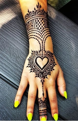 Heart-Henna-designs