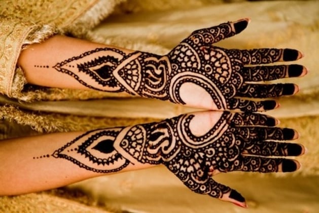 Heart shaped mehndi designs For Wedding.