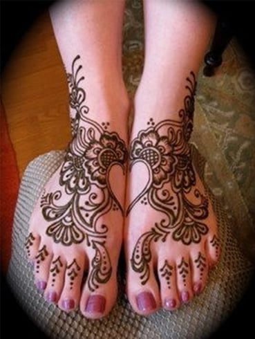 Hearty Feet Heart Mehndi Designs